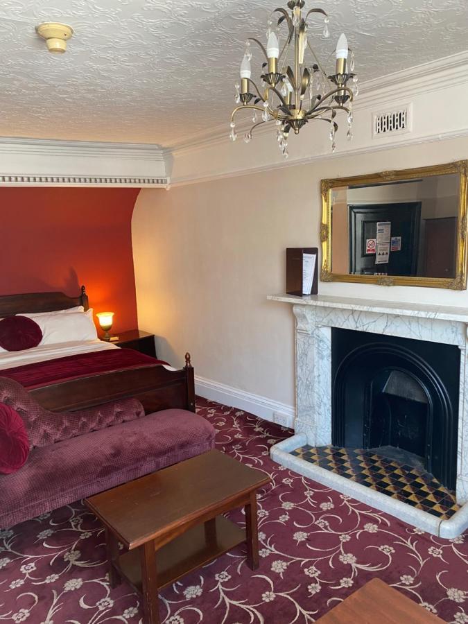 The Tudor Hotel Бриджвота Экстерьер фото