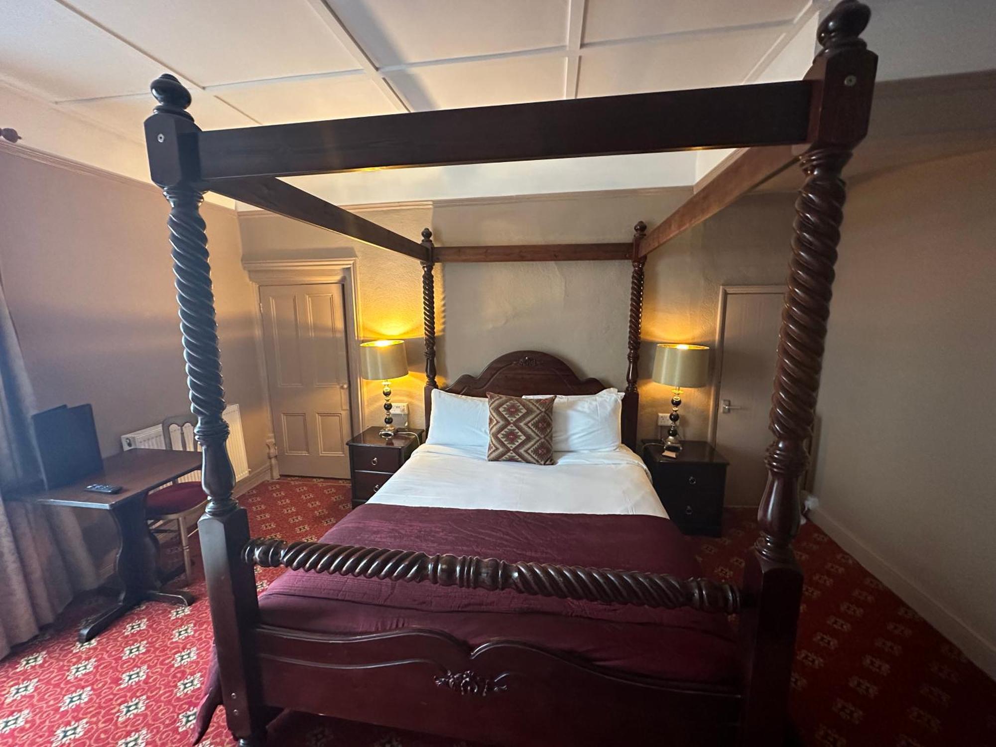 The Tudor Hotel Бриджвота Экстерьер фото